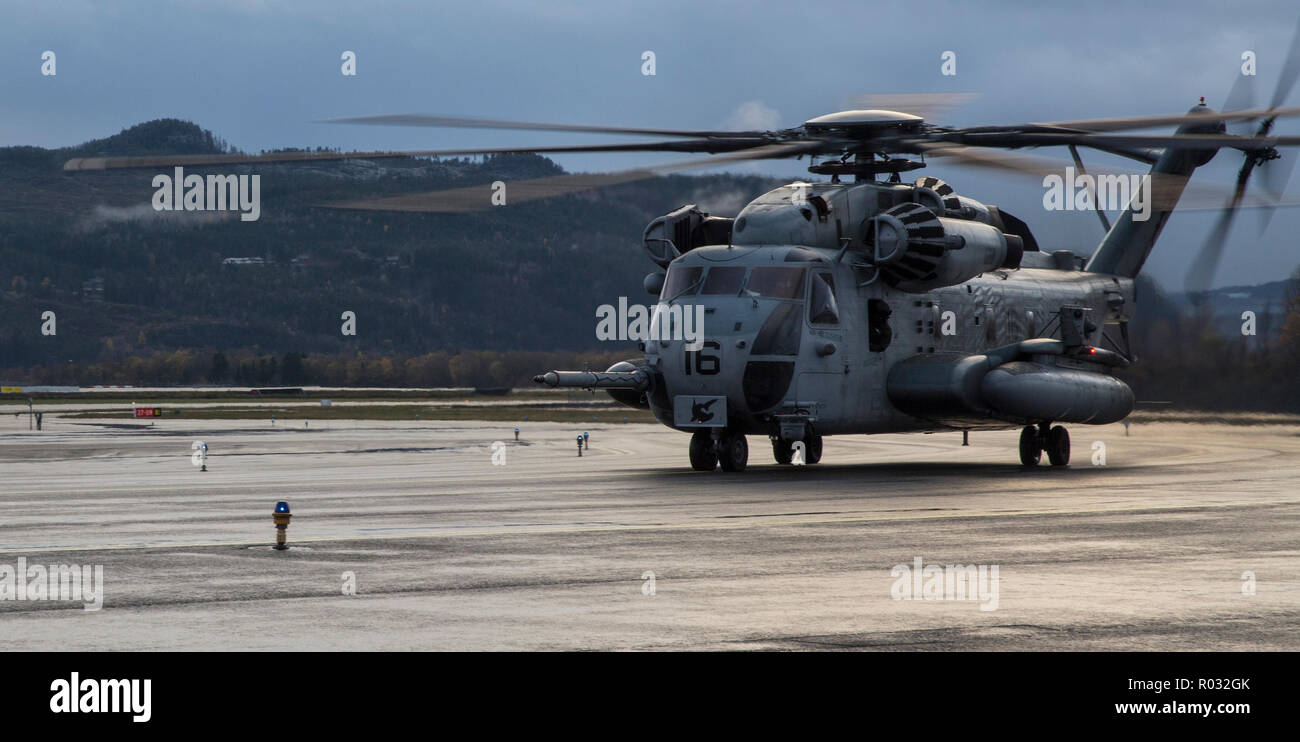 A CH-53E Super Stallion taxis aboard Vaernes Garrison, Norway Oct. 26, 2018 during Trident Juncture 18. Events during Trident Juncture provide the 24th Marine Expeditionary Unit with opportunities to train as a Marine Air Ground Task Force in unique environment in support of partner nations. The Aircraft is with Marine Heavy Helicopter Squadron 366, Marine Aircraft Group 29.  (U.S. Marine Corps photo by Lance Cpl. Gumchol Cho) Stock Photo