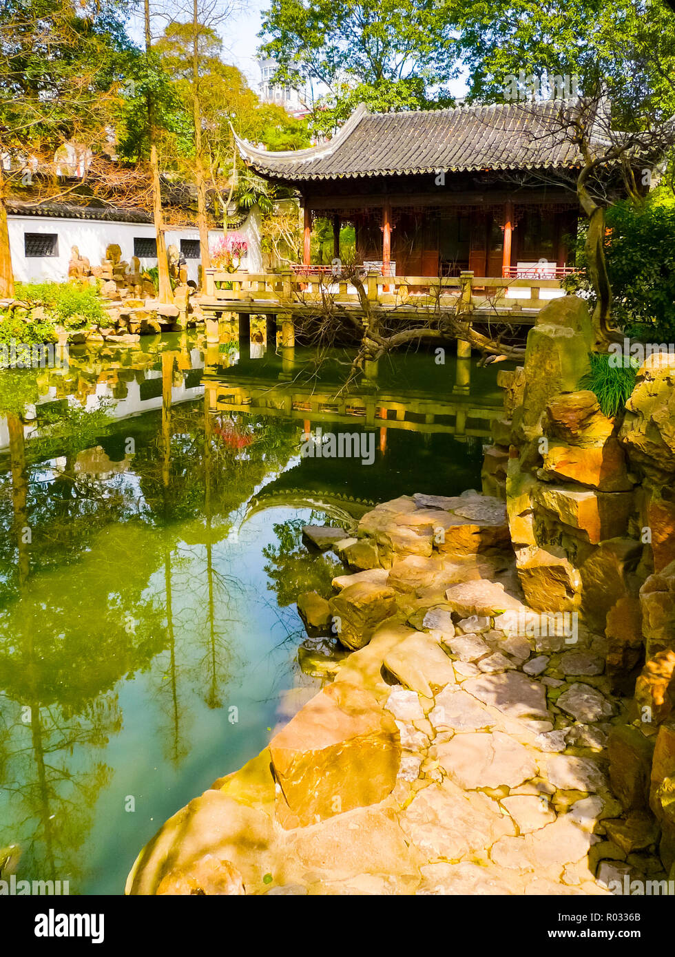Vertical view of a traditional pavilion in Yuyuan Gardens, Shanghai, China Stock Photo