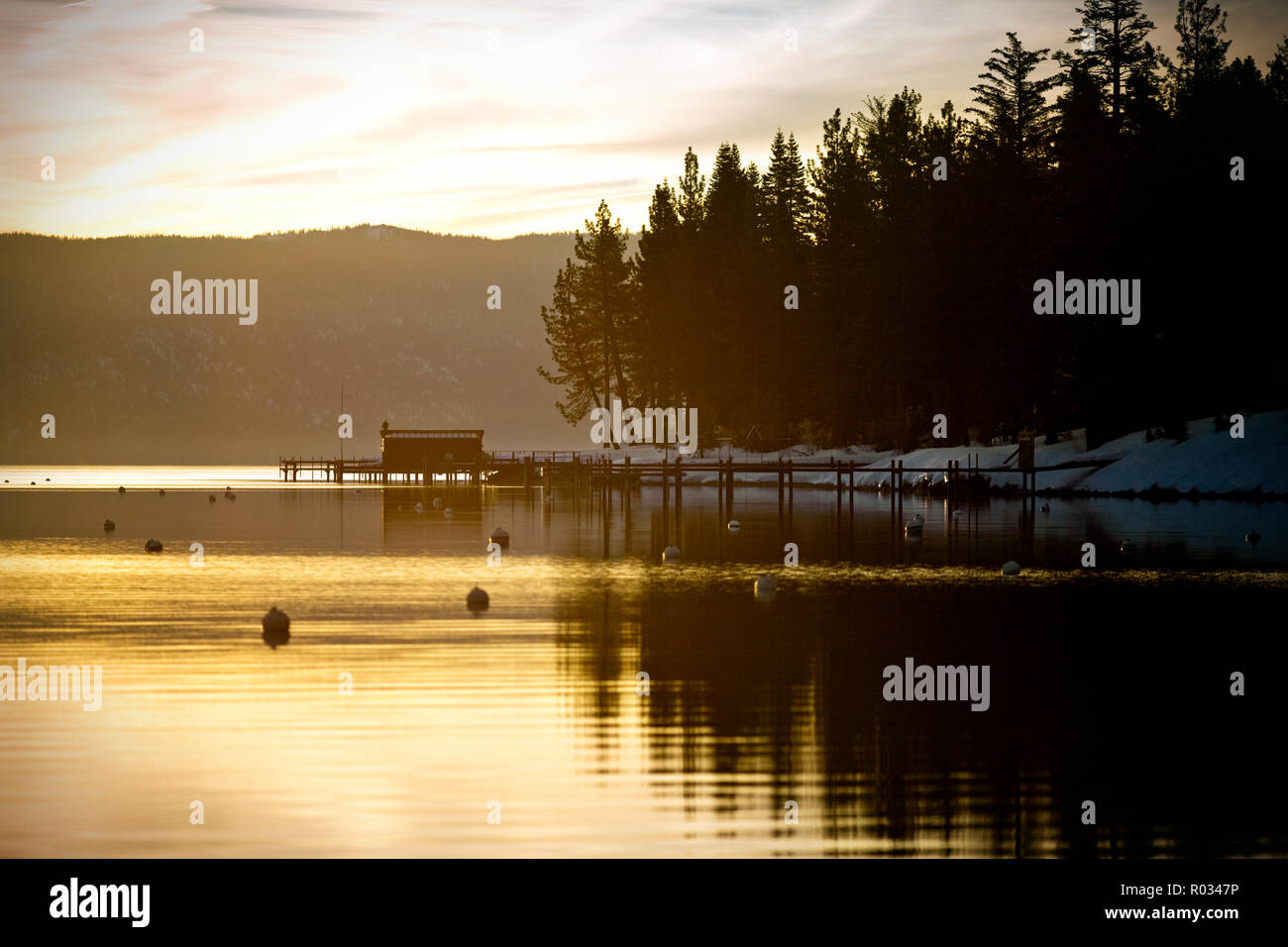 Jetty out into the water hi-res stock photography and images - Alamy