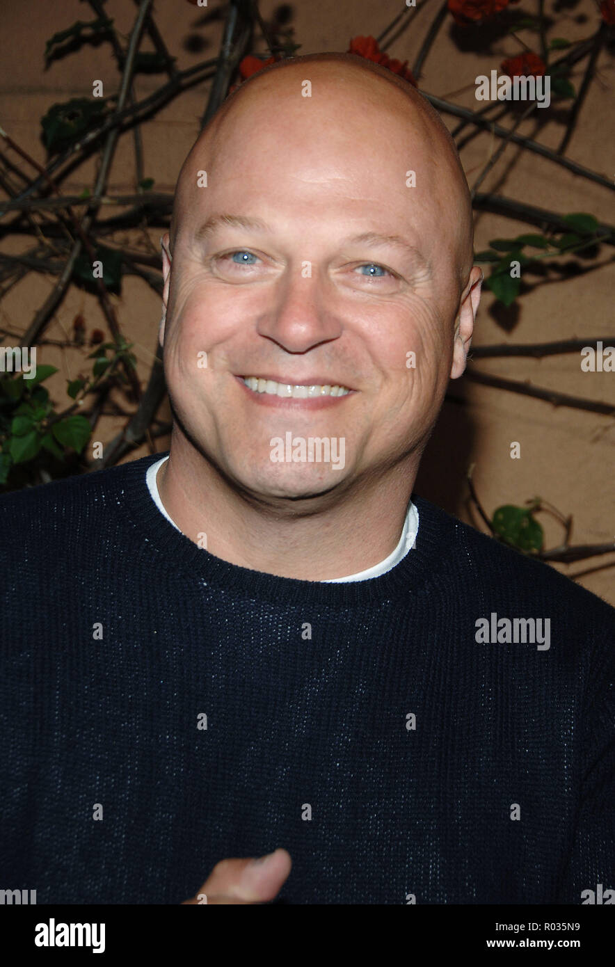 Michael Chiklis arriving at the THE SHIELD Season 6 Premiere Party at the Cabana Club In Los Angeles.  headshot eye contact smile  01 ChiklisMichael192 Red Carpet Event, Vertical, USA, Film Industry, Celebrities,  Photography, Bestof, Arts Culture and Entertainment, Topix Celebrities fashion /  Vertical, Best of, Event in Hollywood Life - California,  Red Carpet and backstage, USA, Film Industry, Celebrities,  movie celebrities, TV celebrities, Music celebrities, Photography, Bestof, Arts Culture and Entertainment,  Topix, headshot, vertical, one person,, from the year , 2007, inquiry tsuni@Ga Stock Photo