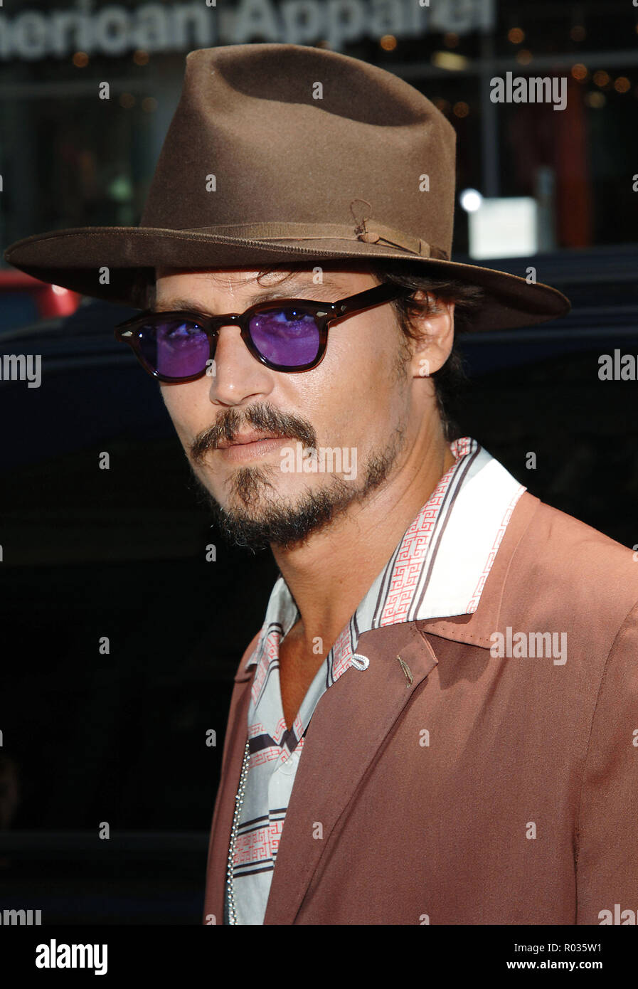 Johnny Depp arriving at the Charlie And The Chocolat Factory Premiere at the Chinese Theatre In Los Angeles. Jyly 10, 2005. 01 DeppJohnny017 Red Carpet Event, Vertical, USA, Film Industry, Celebrities,  Photography, Bestof, Arts Culture and Entertainment, Topix Celebrities fashion /  Vertical, Best of, Event in Hollywood Life - California,  Red Carpet and backstage, USA, Film Industry, Celebrities,  movie celebrities, TV celebrities, Music celebrities, Photography, Bestof, Arts Culture and Entertainment,  Topix, headshot, vertical, one person,, from the year , 2005, inquiry tsuni@Gamma-USA.com Stock Photo
