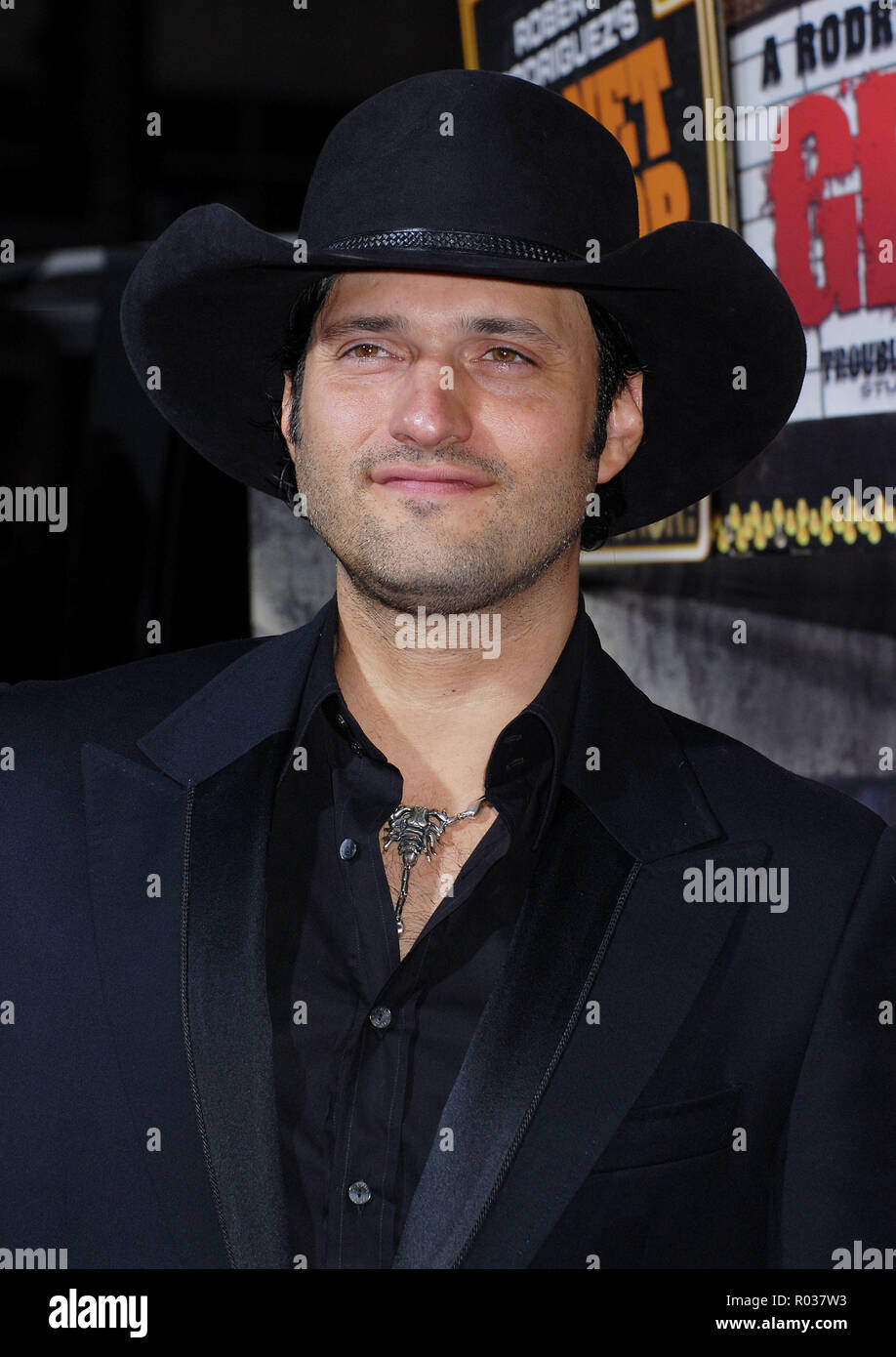Robert Rodriguez arriving at the Grindhouse Premiere at the Orpheum Theatre In Los Angeles.  headshot hat  15 RodriguezRobert058 Red Carpet Event, Vertical, USA, Film Industry, Celebrities,  Photography, Bestof, Arts Culture and Entertainment, Topix Celebrities fashion /  Vertical, Best of, Event in Hollywood Life - California,  Red Carpet and backstage, USA, Film Industry, Celebrities,  movie celebrities, TV celebrities, Music celebrities, Photography, Bestof, Arts Culture and Entertainment,  Topix, headshot, vertical, one person,, from the year , 2007, inquiry tsuni@Gamma-USA.com Stock Photo