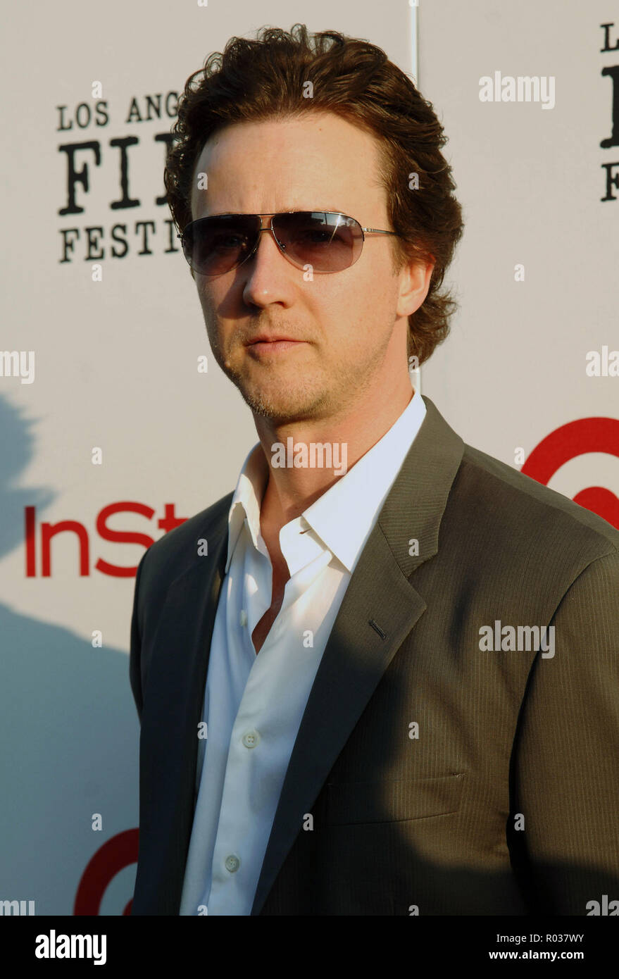 Edward Norton arriving at the Down In The Valley Premiere at ht e LA Film Festival Opening Night at the Arclight Theatre in Los Angeles. June 16, 2005.09 NortonEdward032 Red Carpet Event, Vertical, USA, Film Industry, Celebrities,  Photography, Bestof, Arts Culture and Entertainment, Topix Celebrities fashion /  Vertical, Best of, Event in Hollywood Life - California,  Red Carpet and backstage, USA, Film Industry, Celebrities,  movie celebrities, TV celebrities, Music celebrities, Photography, Bestof, Arts Culture and Entertainment,  Topix, headshot, vertical, one person,, from the year , 2005 Stock Photo