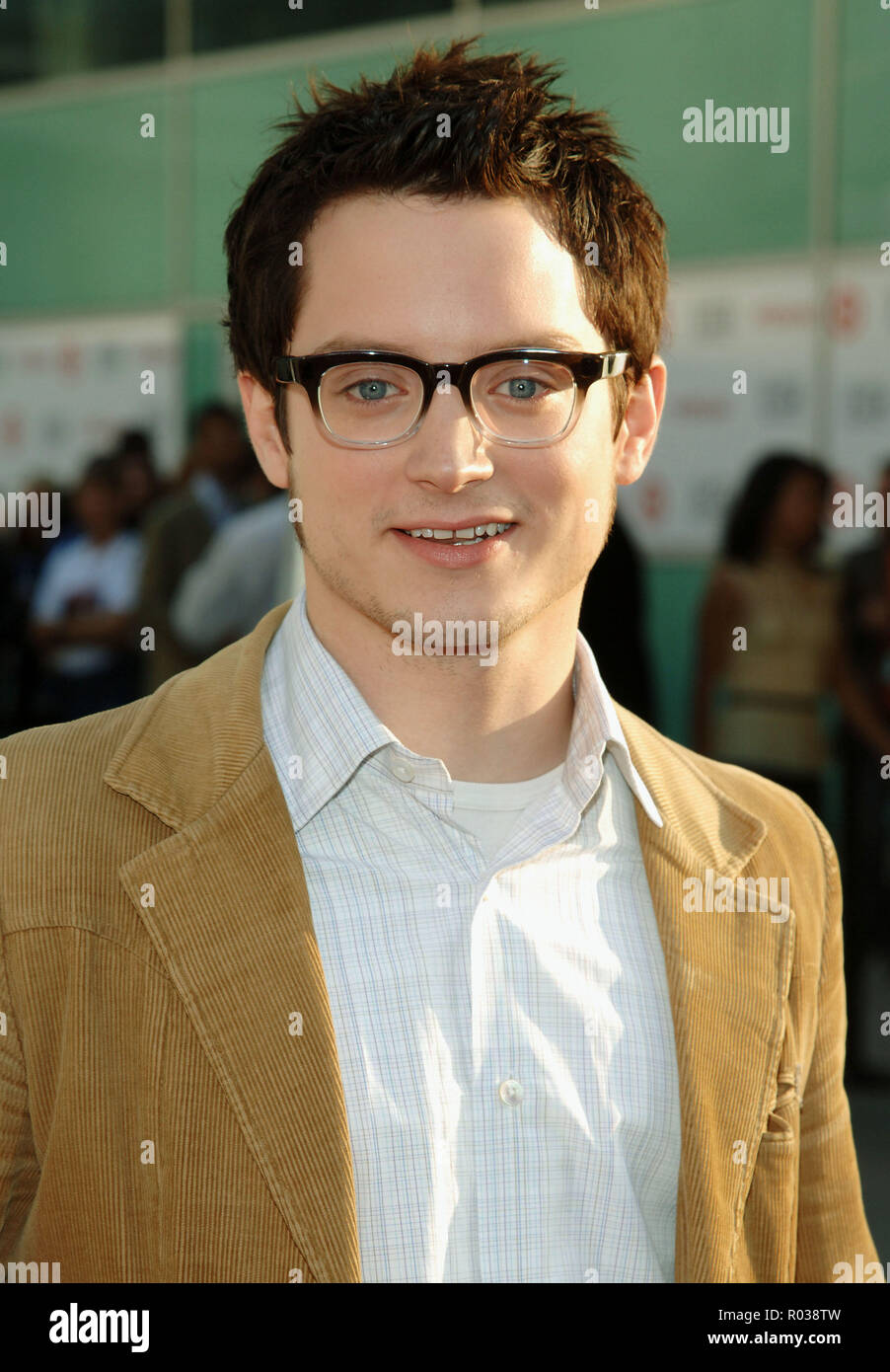 Elijah Wood arriving at the Down In The Valley Premiere at ht e LA Film Festival Opening Night at the Arclight Theatre in Los Angeles. June 16, 2005.13 WoodElijah016 Red Carpet Event, Vertical, USA, Film Industry, Celebrities,  Photography, Bestof, Arts Culture and Entertainment, Topix Celebrities fashion /  Vertical, Best of, Event in Hollywood Life - California,  Red Carpet and backstage, USA, Film Industry, Celebrities,  movie celebrities, TV celebrities, Music celebrities, Photography, Bestof, Arts Culture and Entertainment,  Topix, headshot, vertical, one person,, from the year , 2005, in Stock Photo