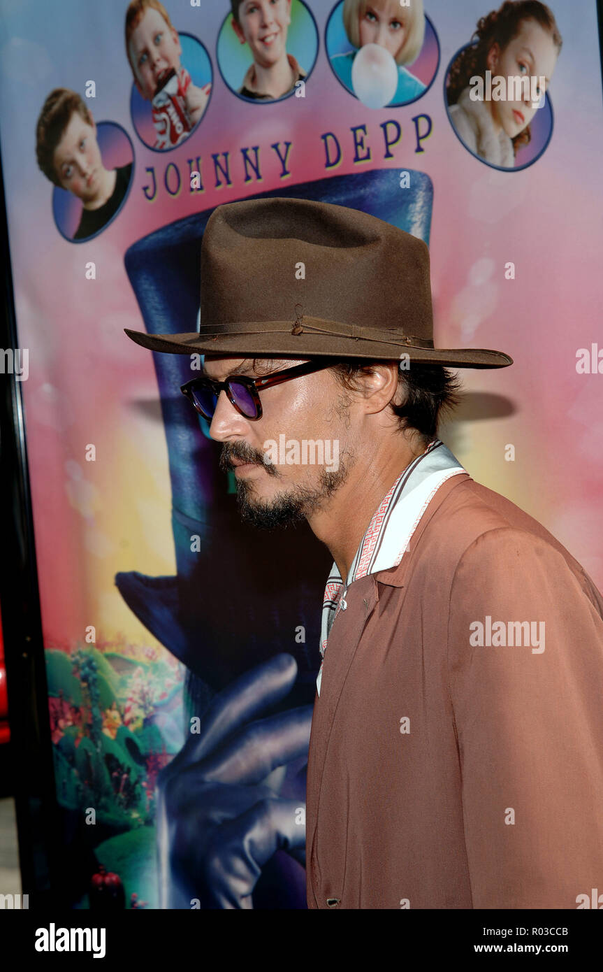 Johnny Depp arriving at the Charlie And The Chocolat Factory Premiere at the Chinese Theatre In Los Angeles. Jyly 10, 2005. DeppJohnny055 Red Carpet Event, Vertical, USA, Film Industry, Celebrities,  Photography, Bestof, Arts Culture and Entertainment, Topix Celebrities fashion /  Vertical, Best of, Event in Hollywood Life - California,  Red Carpet and backstage, USA, Film Industry, Celebrities,  movie celebrities, TV celebrities, Music celebrities, Photography, Bestof, Arts Culture and Entertainment,  Topix, headshot, vertical, one person,, from the year , 2005, inquiry tsuni@Gamma-USA.com Stock Photo