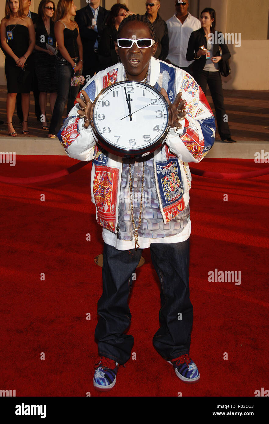 Flavor Flav arriving at American Music Awards ( AMA ) at the Shrine Auditorium in Los Angeles.  full length huge clock sun glass eye contact FlavorFlav041 Red Carpet Event, Vertical, USA, Film Industry, Celebrities,  Photography, Bestof, Arts Culture and Entertainment, Topix Celebrities fashion /  Vertical, Best of, Event in Hollywood Life - California,  Red Carpet and backstage, USA, Film Industry, Celebrities,  movie celebrities, TV celebrities, Music celebrities, Photography, Bestof, Arts Culture and Entertainment,  Topix, vertical, one person,, from the year , 2006, inquiry tsuni@Gamma-USA Stock Photo