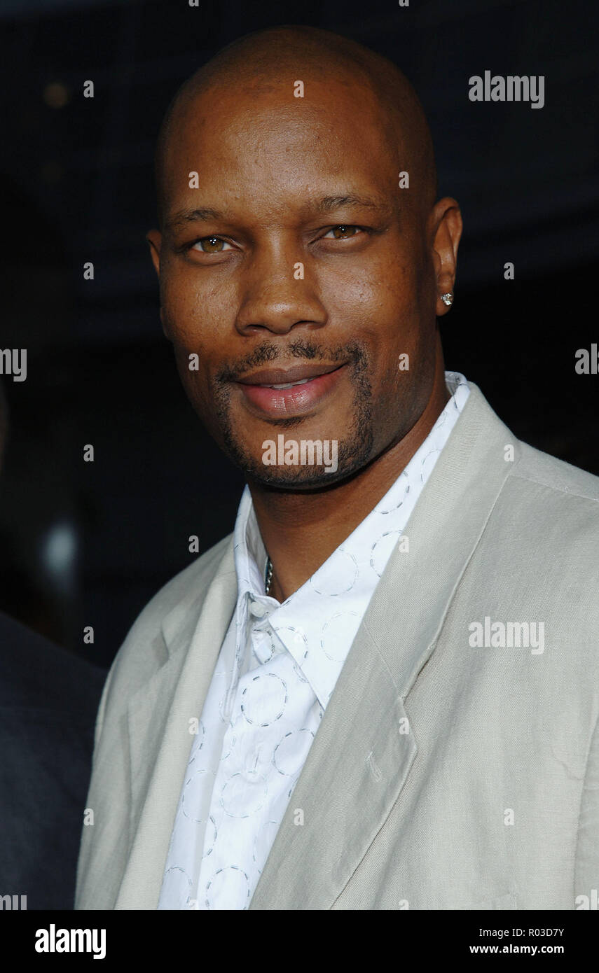 Dwayne Edward arriving at the Premiere od King's Ransom at the Arclight Theatre in Los Angeles. April 21, 2005. EdwardDwayne028 Red Carpet Event, Vertical, USA, Film Industry, Celebrities,  Photography, Bestof, Arts Culture and Entertainment, Topix Celebrities fashion /  Vertical, Best of, Event in Hollywood Life - California,  Red Carpet and backstage, USA, Film Industry, Celebrities,  movie celebrities, TV celebrities, Music celebrities, Photography, Bestof, Arts Culture and Entertainment,  Topix, headshot, vertical, one person,, from the year , 2005, inquiry tsuni@Gamma-USA.com Stock Photo