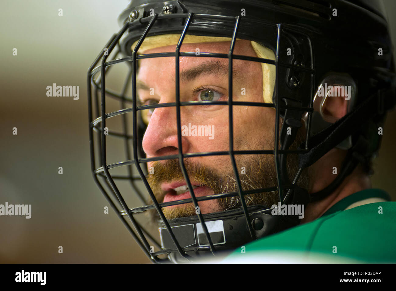 Goalie mask hi-res stock photography and images - Alamy