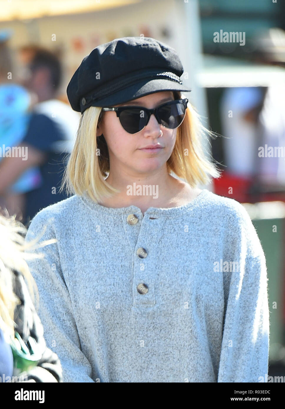 Ashley Tisdale goes to the farmers market with Haylie Duff and her