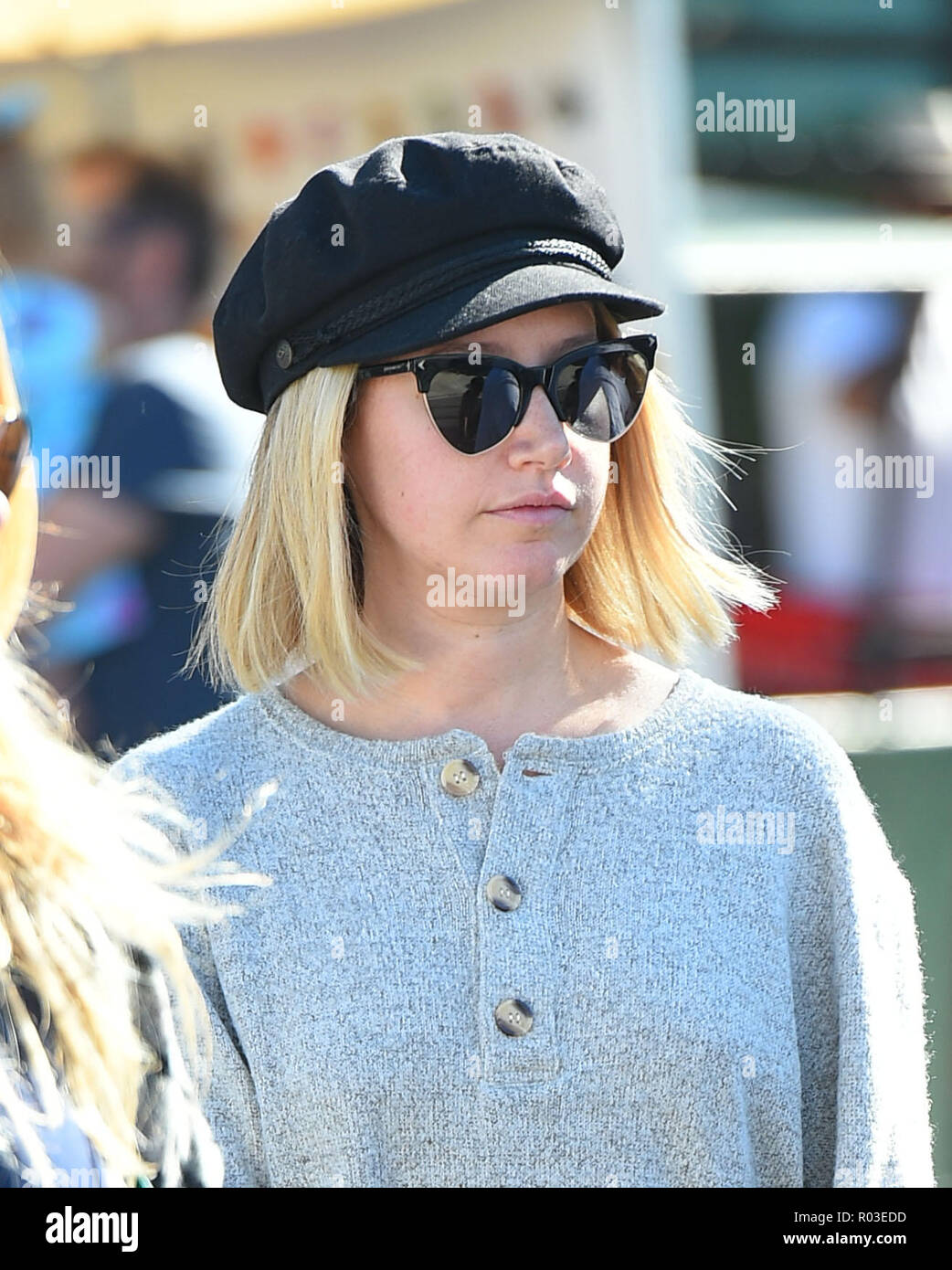 Ashley Tisdale goes to the farmers market with Haylie Duff and her