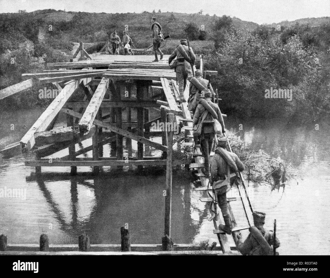 Serbian troops retreating on a bridge on the Koloubara river, 1915, Serbia Stock Photo