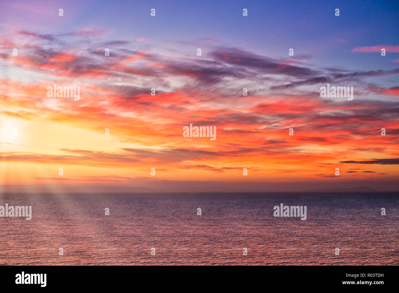 Pink cloud sunset over ocean hi-res stock photography and images - Alamy