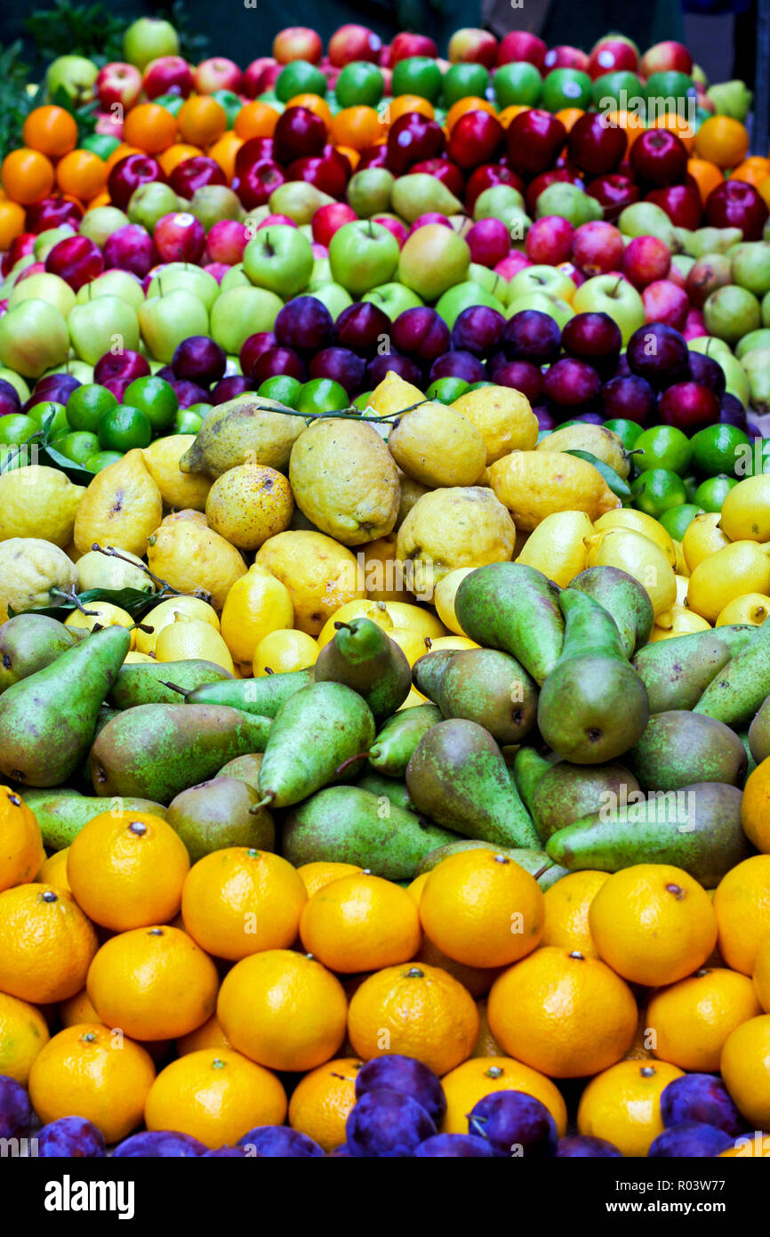 Big pile lime fruits hi-res stock photography and images - Alamy