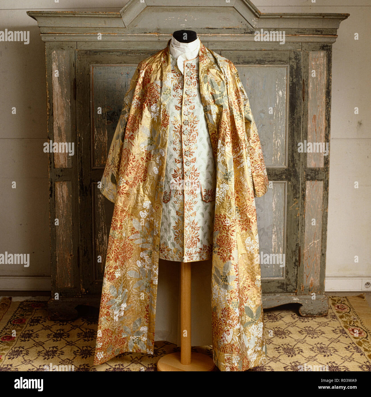 Paper coat and jacket by Isabelle de Borchgrave Stock Photo