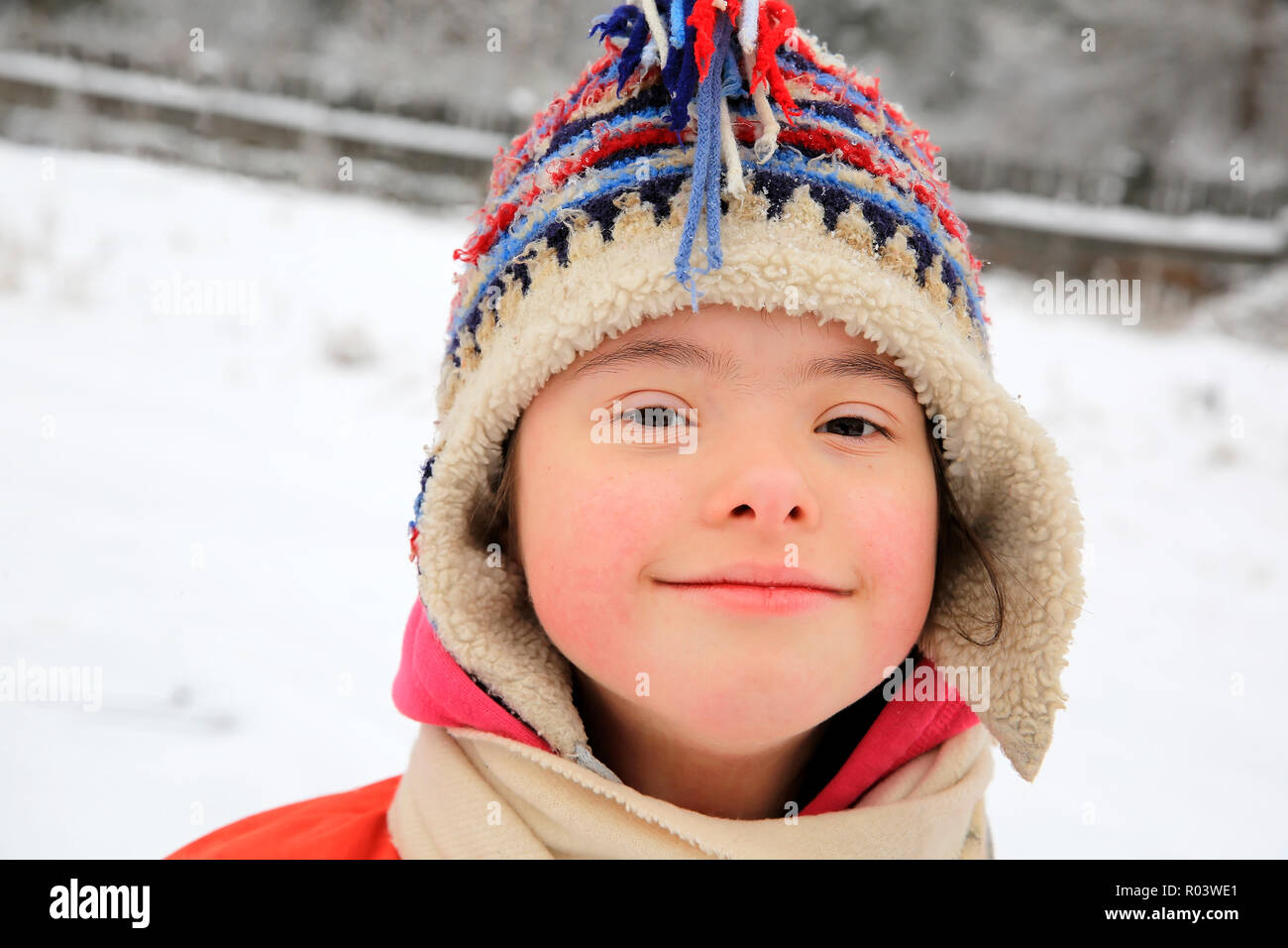 Portrait of beautiful little girl in the winter Stock Photo - Alamy