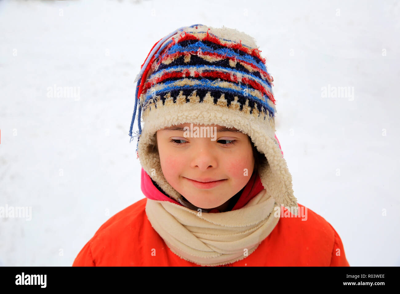 Portrait of beautiful little girl in the winter Stock Photo - Alamy