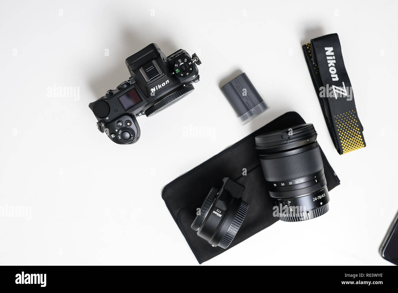 Nikon mirrorless camera hi-res stock photography and images - Alamy