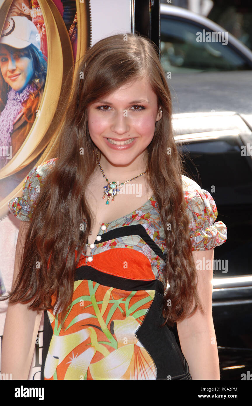 Erin Sanders  arriving at the NANCY DREW Premiere at the Chinese Theatre in Los Angeles.  headshot eye contact smile printed dressSandersErin 151 Red Carpet Event, Vertical, USA, Film Industry, Celebrities,  Photography, Bestof, Arts Culture and Entertainment, Topix Celebrities fashion /  Vertical, Best of, Event in Hollywood Life - California,  Red Carpet and backstage, USA, Film Industry, Celebrities,  movie celebrities, TV celebrities, Music celebrities, Photography, Bestof, Arts Culture and Entertainment,  Topix, headshot, vertical, one person,, from the year , 2007, inquiry tsuni@Gamma-US Stock Photo