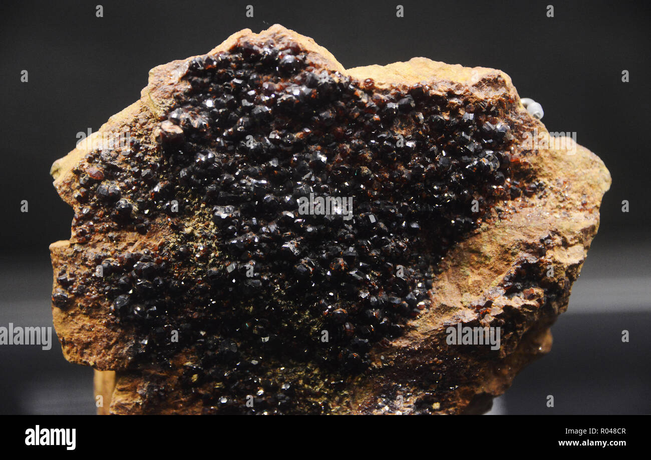 Gross Rocks Grossular Mineral Rock Stock Photo - Alamy