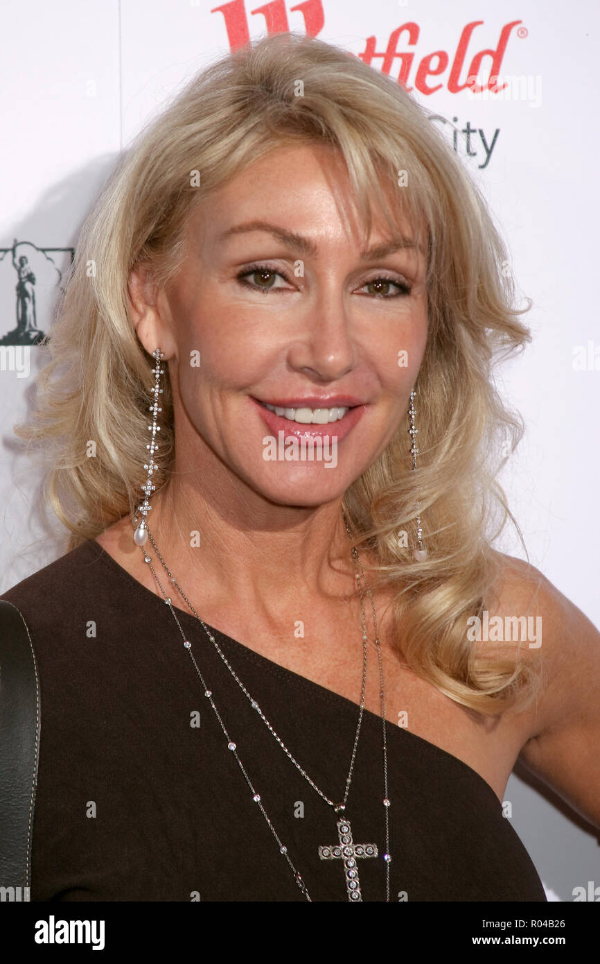Linda thompson hires stock photography and images Alamy