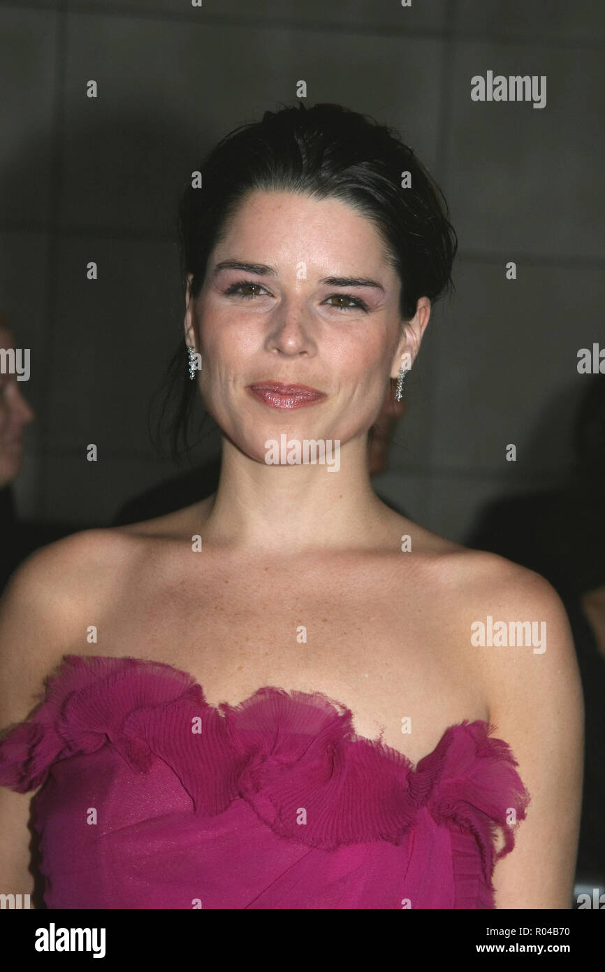 Neve Campbell 2004 High Resolution Stock Photography and Images - Alamy