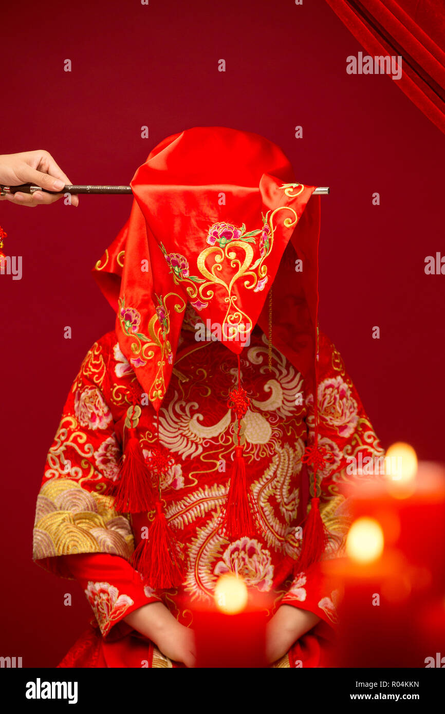 Chinese bride veil traditional hi-res stock photography and images - Alamy
