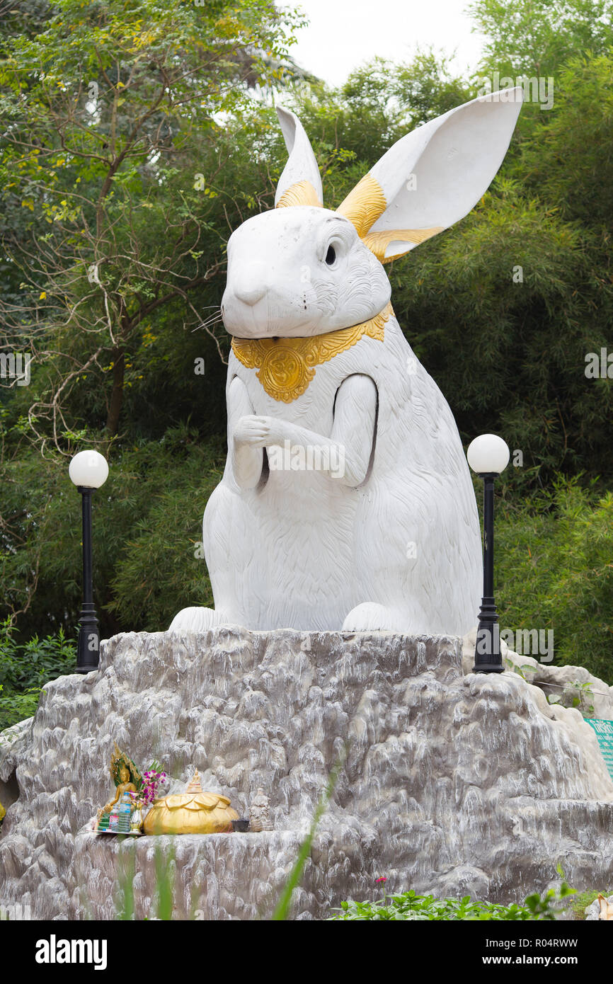 Rabbit statue hires stock photography and images Alamy
