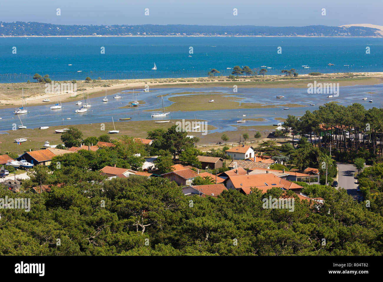 Bassin D Arcachon Landscape At Low Tide View From The Cap Ferret Lighthouse France Stock Photo Alamy Bassin D Arcachon Landscape At Low Tide View From The Cap Ferret Lighthouse France Stock Photo Alamy