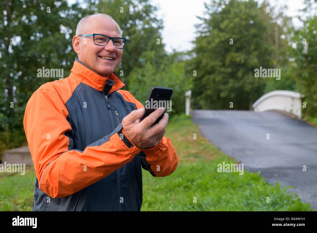 Senior man thinking road hi-res stock photography and images - Alamy
