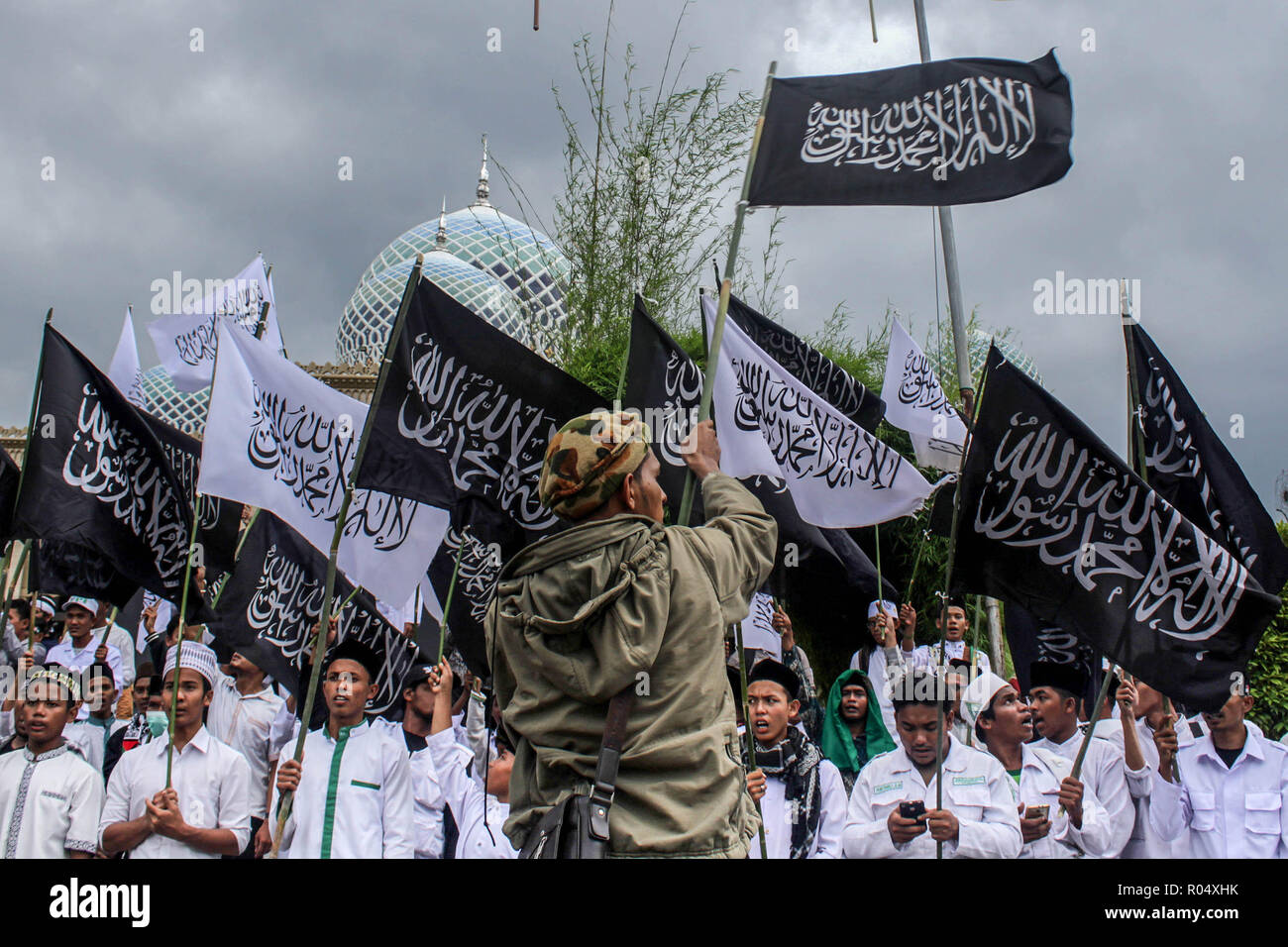 Islamic flag hi-res stock photography and images - Alamy