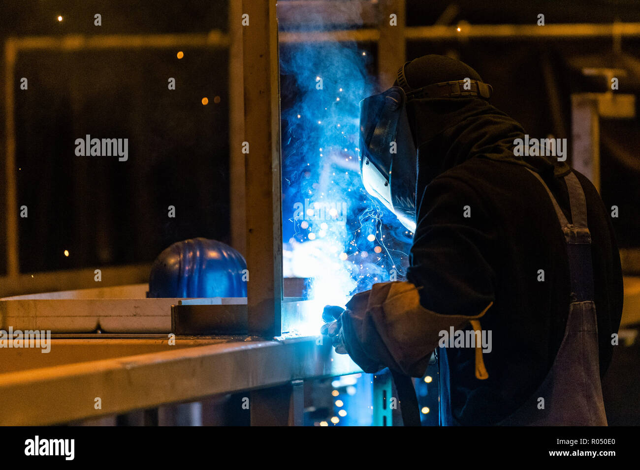 Papenburg, Germany. 01st Nov, 2018. A worker from the Meyer shipyard stands in a building dock and welds a component of a ship. Credit: Mohssen Assanimoghaddam/dpa/Alamy Live News Stock Photo