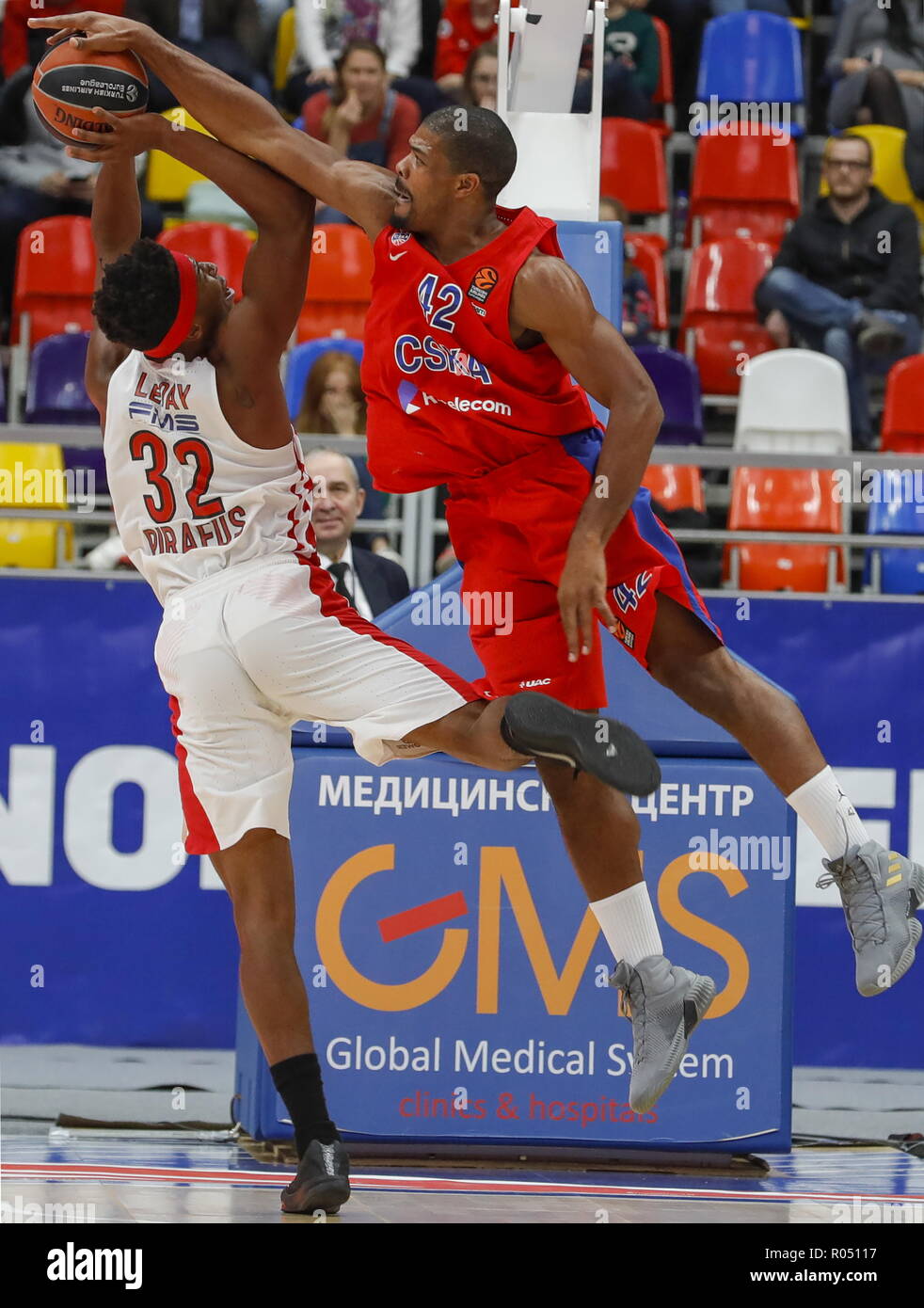 Moscow, Russia. 01st Nov, 2018. MOSCOW, RUSSIA - NOVEMBER 1, 2018:  Olympiacos Piraeus' Zach LeDay (L) and CSKA Moscow's Kyle Hines in their  2018/2019 Euroleague Regular Season Round 5 basketball match at