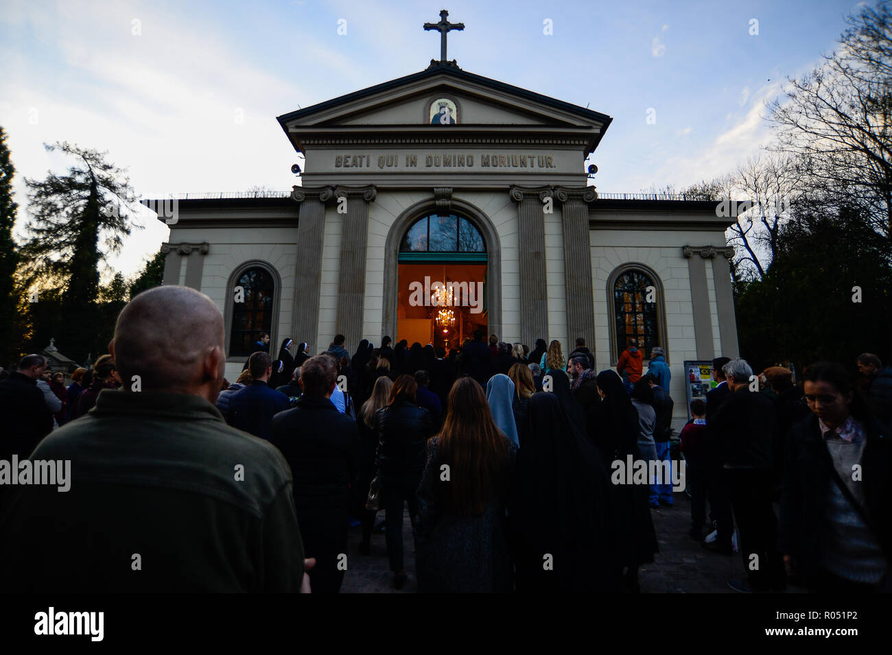 Krakow, Poland. 1st Nov, 2018. People are seen attending a mass at the Rakowicki Cemetery during the celebrations.All Saints Day, also known as The Day of the Dead, is a Roman Catholic day of remembrance of friends and loved ones who have passed away. Credit: Omar Marques/SOPA Images/ZUMA Wire/Alamy Live News Stock Photo