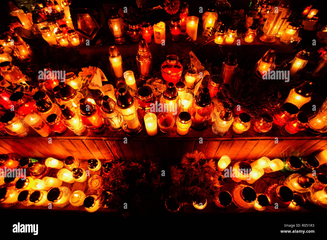 Krakow, Poland. 1st Nov, 2018. Candles are seen lighting on top of a grave at the Rakowicki Cemetery during the celebrations.All Saints Day, also known as The Day of the Dead, is a Roman Catholic day of remembrance of friends and loved ones who have passed away. Credit: Omar Marques/SOPA Images/ZUMA Wire/Alamy Live News Stock Photo