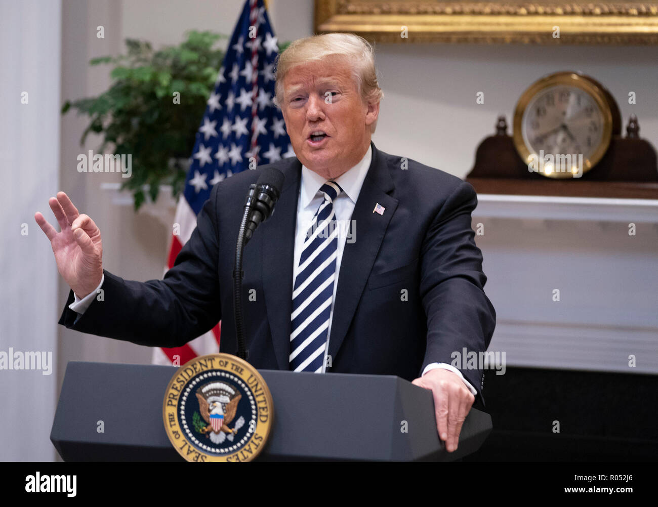 United States President Donald J. Trump makes remarks on the illegal immigration crisis and provides an update on border security, November 1, 2018 at The White House in Washington, DC. Credit: Chris Kleponis/CNP | usage worldwide Stock Photo