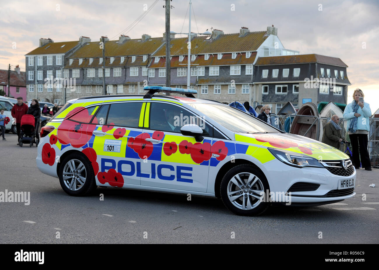 Poppy decorated Police car showing the force's support to the Royal British Legion's annual appeal makes an appearance in West Bay Credit: Finnbarr Webster/Alamy Live News Stock Photo