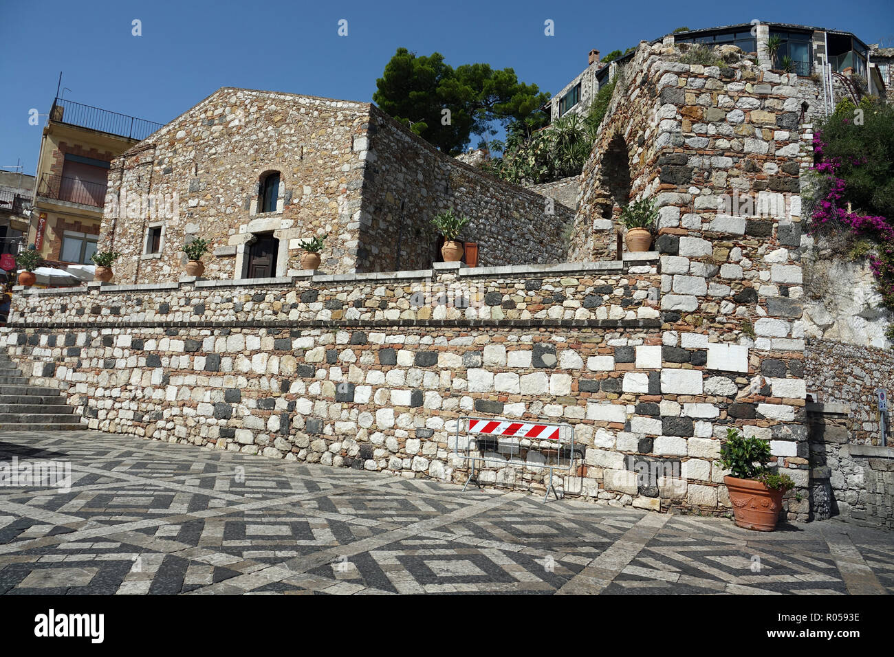 06.09.2018, Italy, Castelmola: Different colored stones are built in patterns on Piazza Sant'Antonio in the mountain village of Castelmola. Castelmola is located on the summit of Monte Tauro and is part of the association "I borghi più belli d'Italia" (The most beautiful places in Italy). Photo: Alexandra Schuler / dpa | usage worldwide Stock Photo