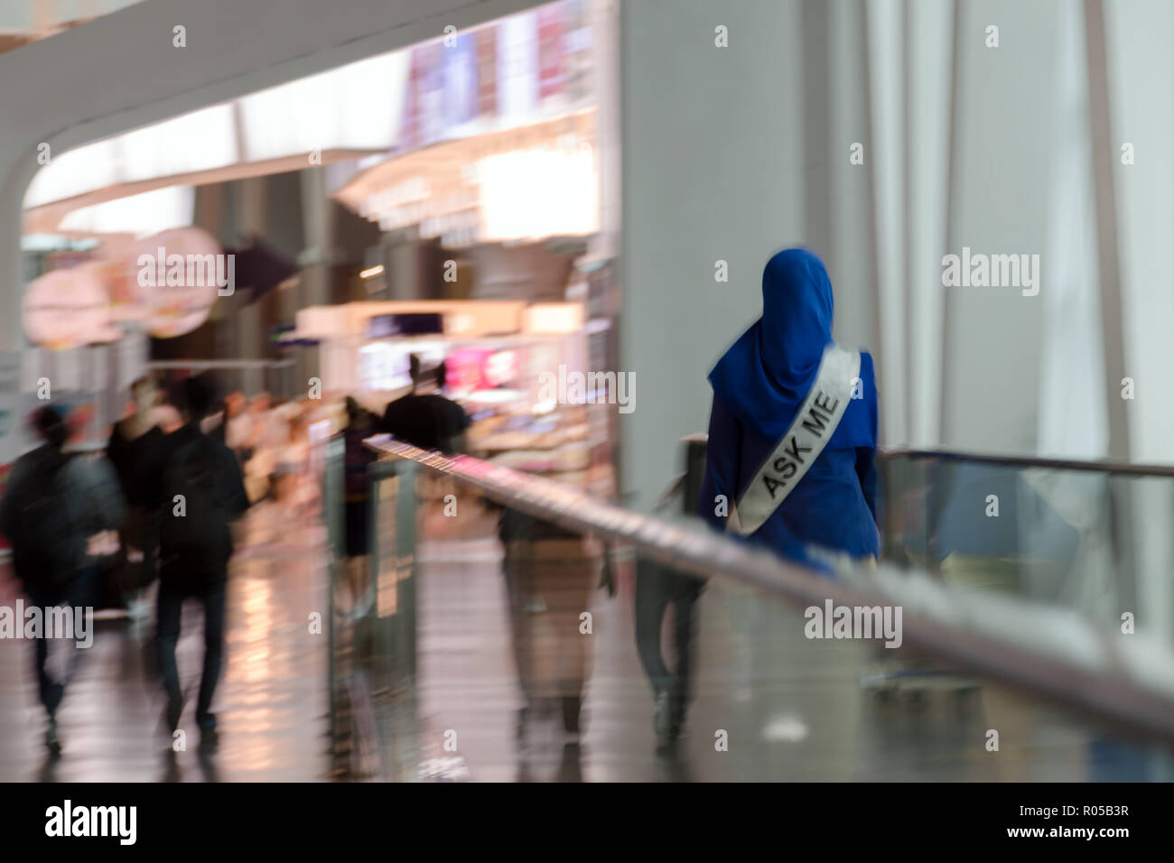 Airport counter uniform hi-res stock photography and images - Alamy