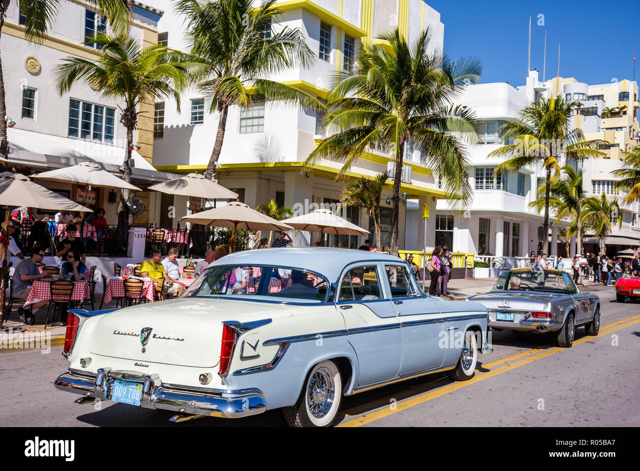 Miami Beach Florida,Ocean Drive,Art Deco Weekend,architecture festival parade,crowd,classic car,vintage,entertainment,palm tree,hotels,Chrysler Windso Stock Photo