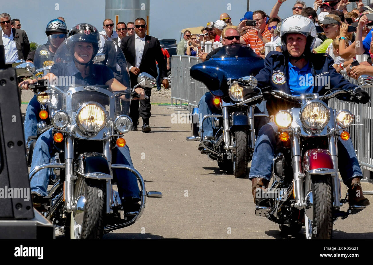 Motorcycle rides in washington state hires stock photography and