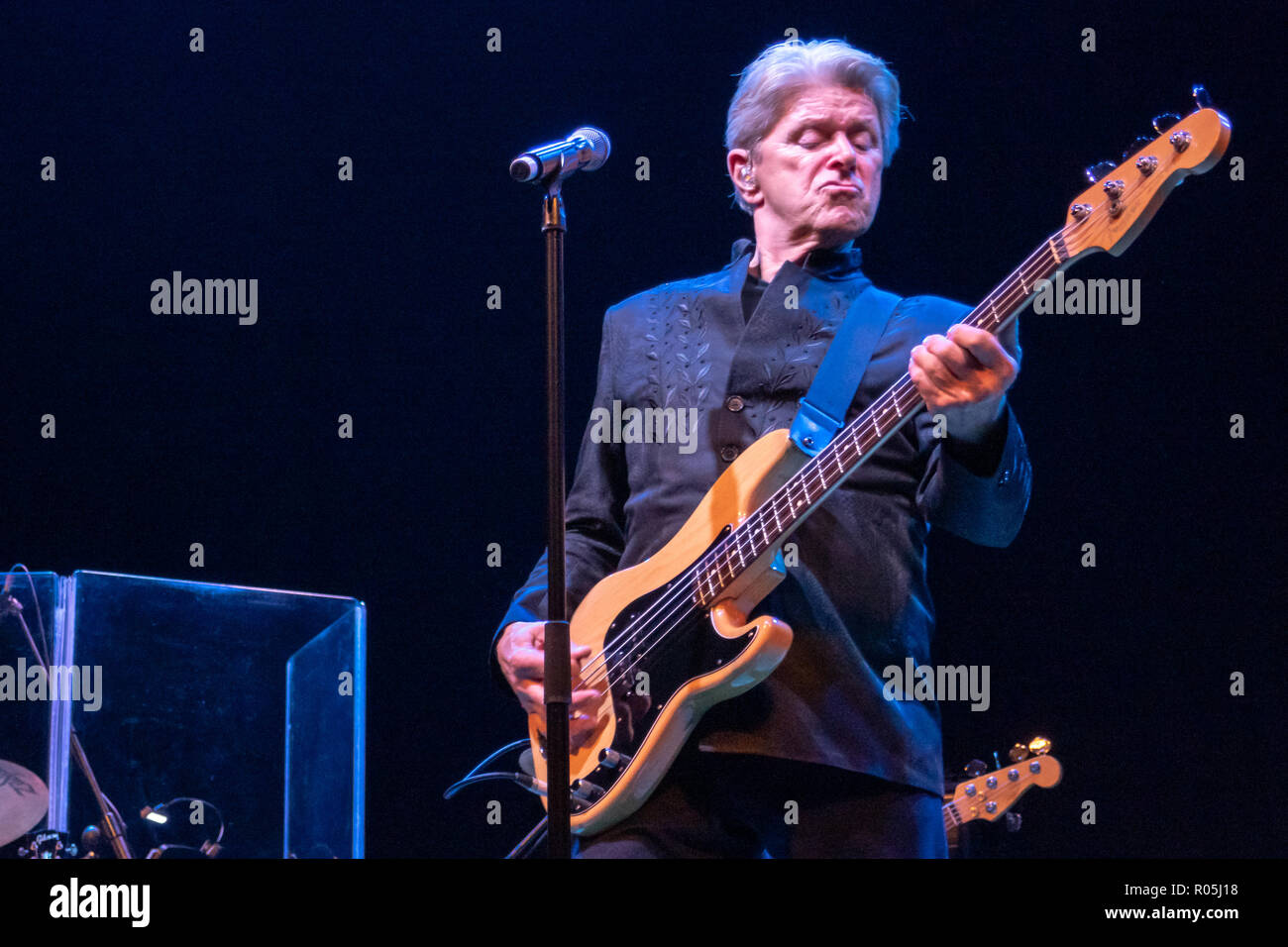 Peter Cetera from the band Chicago and The Bad Daddy’s plays live in