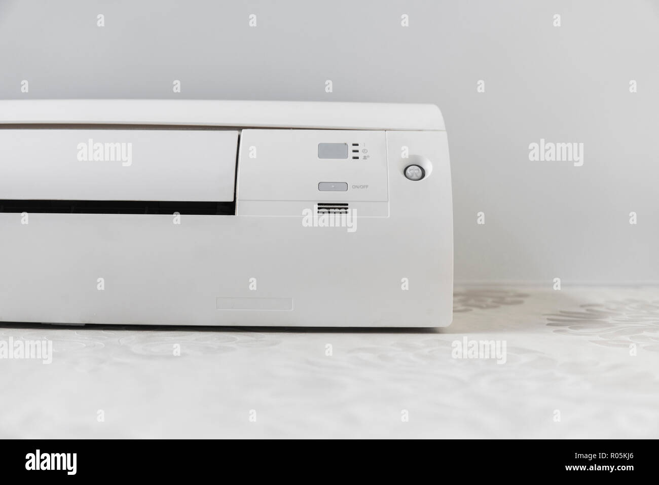 White air conditioner system on white wall in a room Stock Photo - Alamy