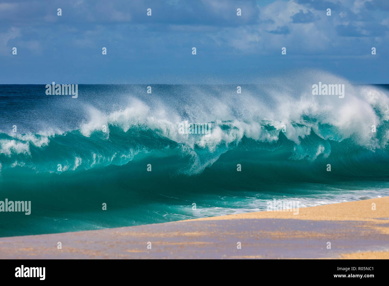 Shore break waves outlet