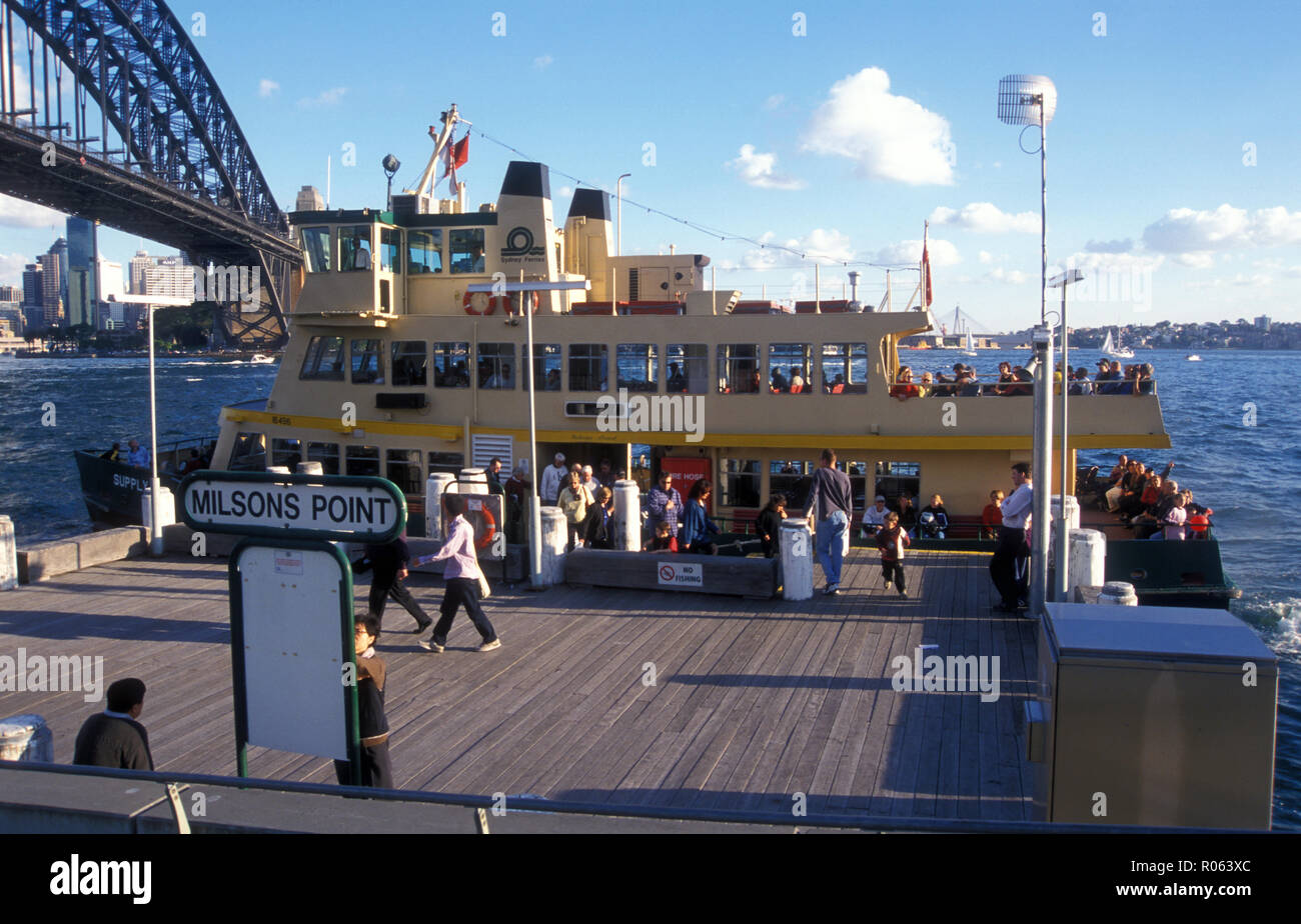 Passengers disembarking from a Sydney ferry at Milson's Point, New South Wales, Australia Stock Photo