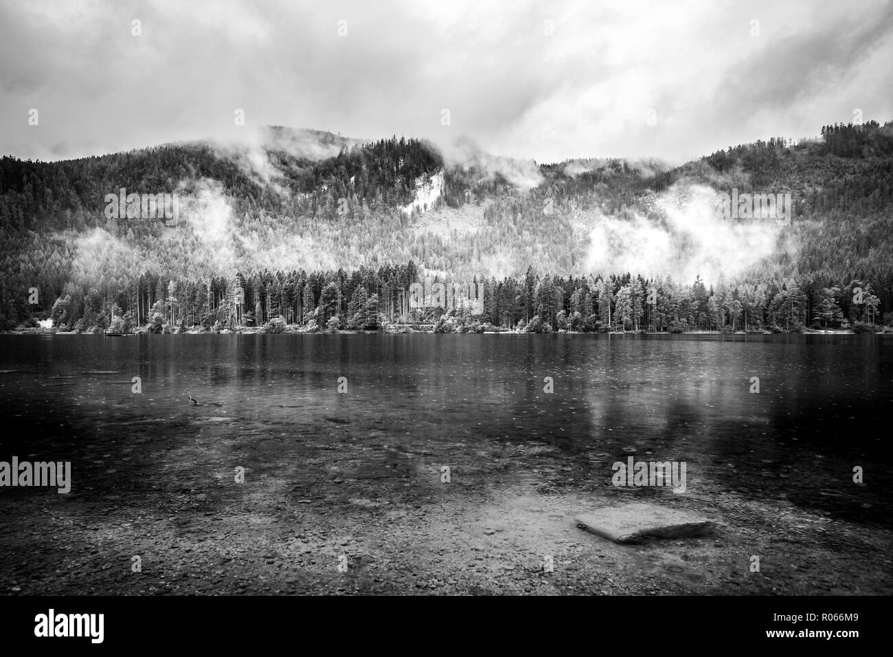 Black and white mountain lake hi-res stock photography and images - Alamy