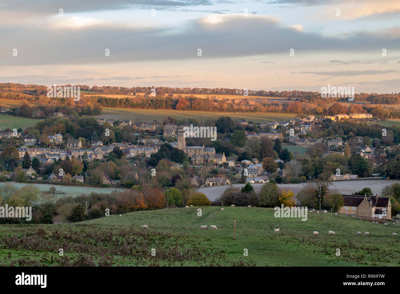 Blockley village in the autumn at sunrise. Blockley, Gloucestershire ...