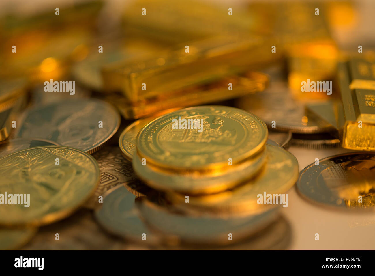 gold-coins-and-gold-bars-R06BYB.jpg