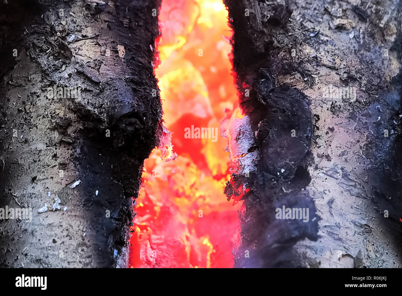 Charcoal logs hires stock photography and images Alamy