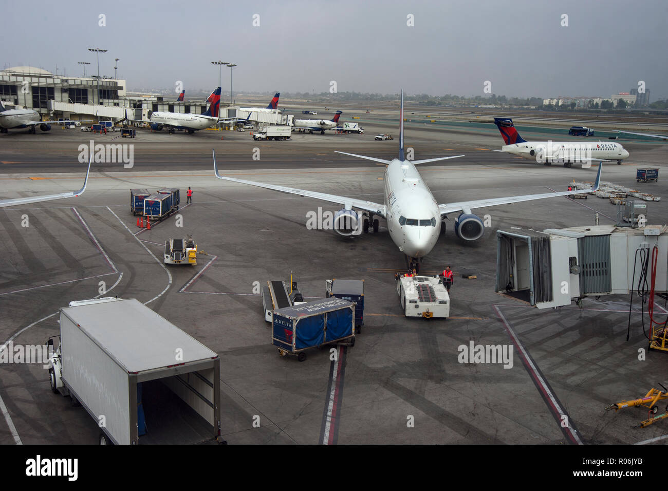 Arriving airport hi-res stock photography and images - Alamy