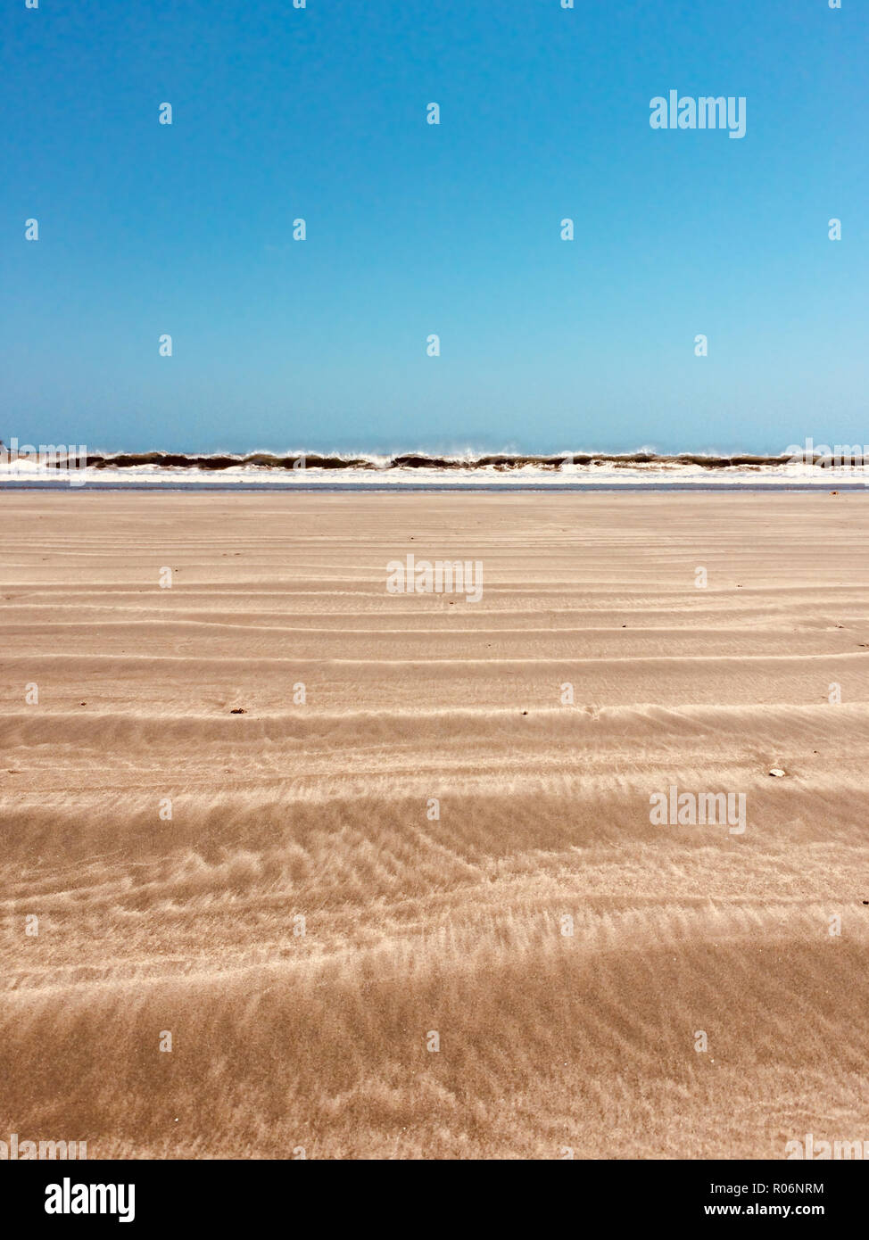 beach sand, ocean waves and blue sky background on sunny summer day ...